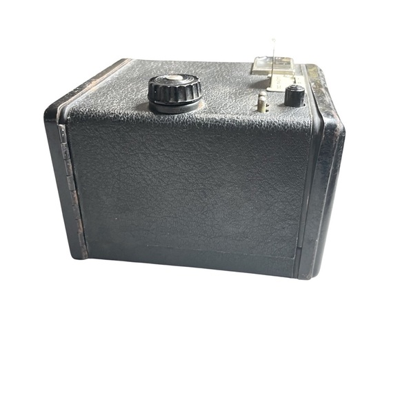 VTG Brownie Six-20 Camera Model D - Picture 11 of 12